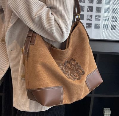 ￼Fashion Cute Commuter Large-Capacity Bag Female Autumn 2023 New Style Deerskin Velvet Retro Underarm Bag Niche All-Match One-Shoulder