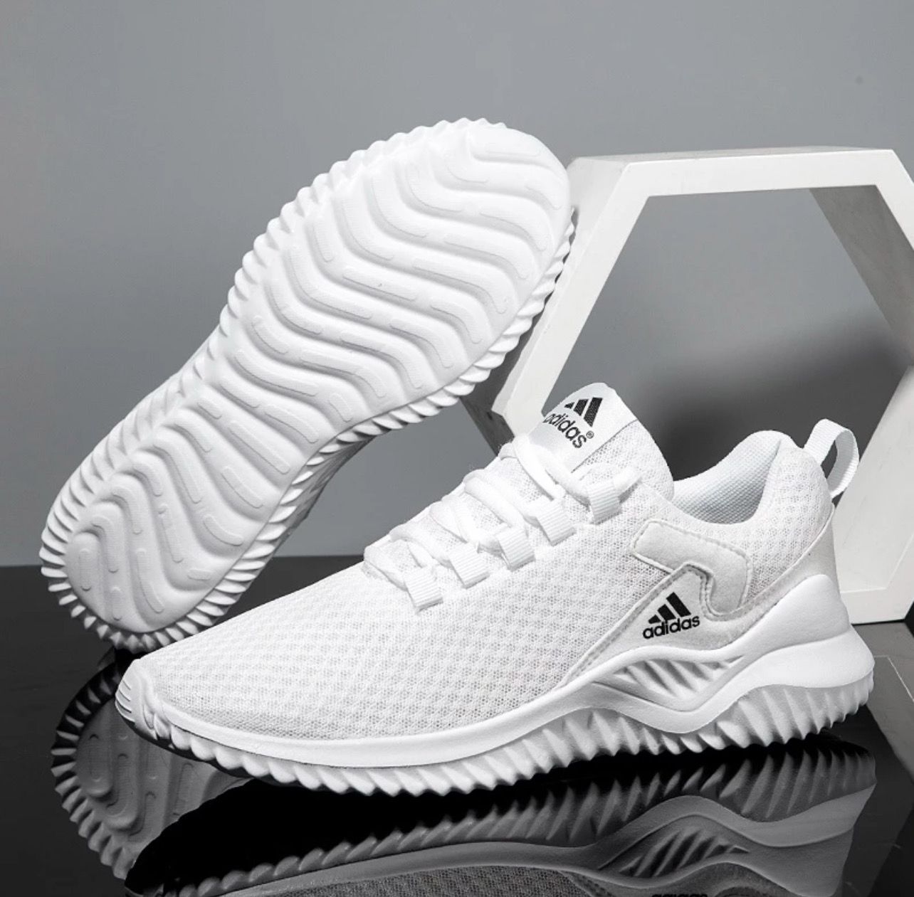 ￼NEW 2023 Ready Stock Size 36-47 Couple Fashion Sneakers 4 Colors Kasut Lelaki Casual Lace-Up Breathable Men&#39;s Shoes Women&#39;s Shoes Running Shoes Sport Shoes