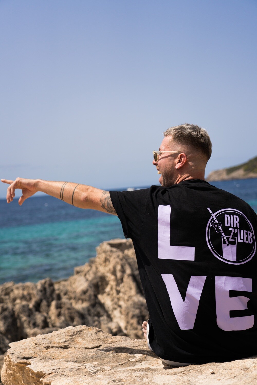 The LOVE Shirt - Black/Lila