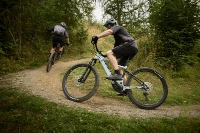 Vélo électriques montagne - simple suspension