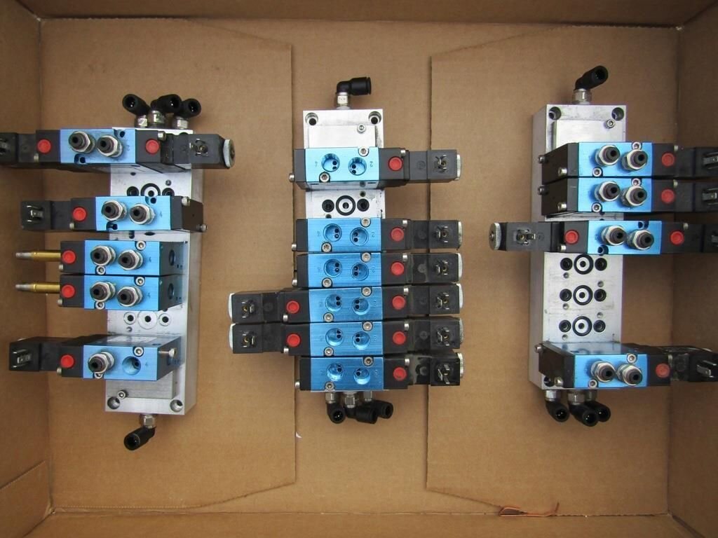 lot of 35 Automatic Valve L0502ABWW, L0502AAWR, SOLENOID 7144-9DB, A7204-018.