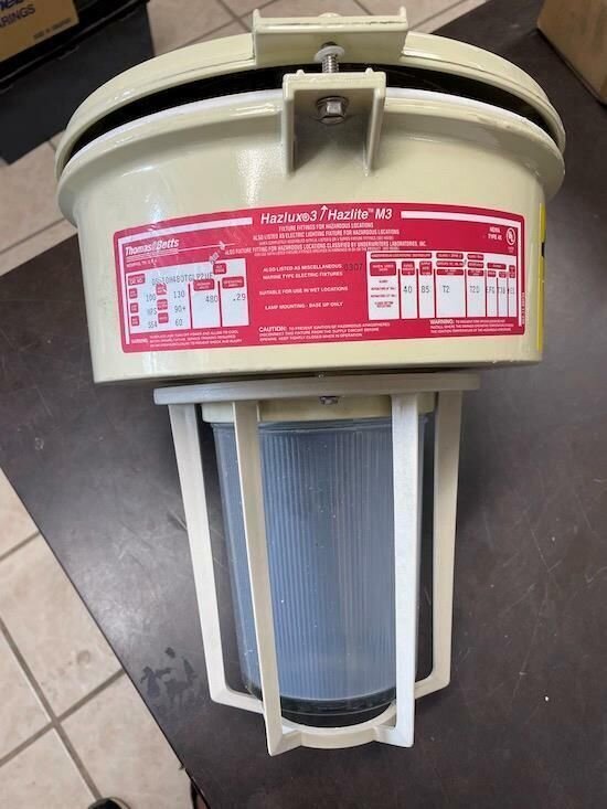THOMAS & BETTS DS010H480TGLP2UF 100W ELECTRIC LIGHTING FOR HAZARDOUS LOCATIONS