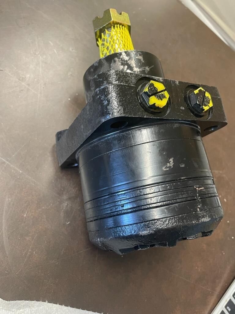 JLG 1001199937 MOTOR, HYDRAULIC DRIVE