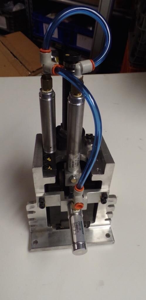 TEKNO P/N S100101100 GEN 2 LOCK DOWN STUB SO # 2014-10-06.003