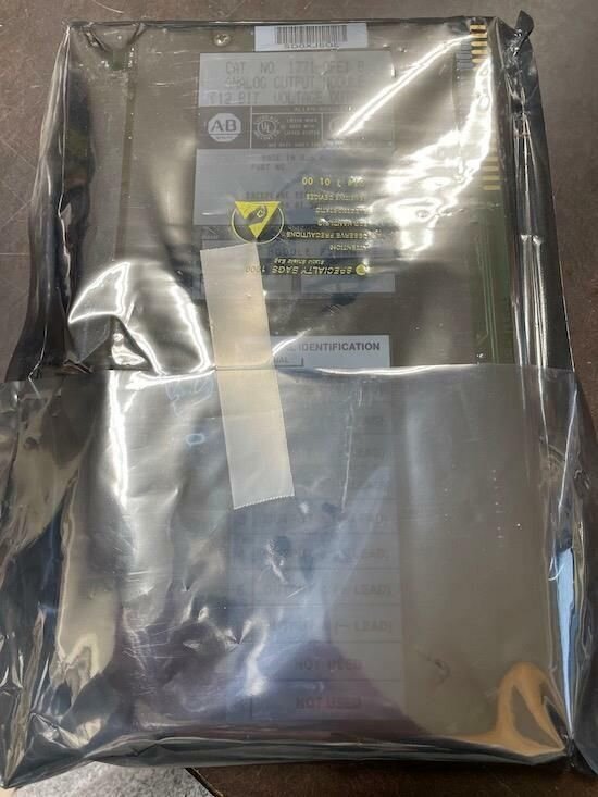 ALLEN BRADLEY 1771-OFE1 B ANALOG OUTPUT MODULE (12 BIT. VOLTAGE OUTPUTS)