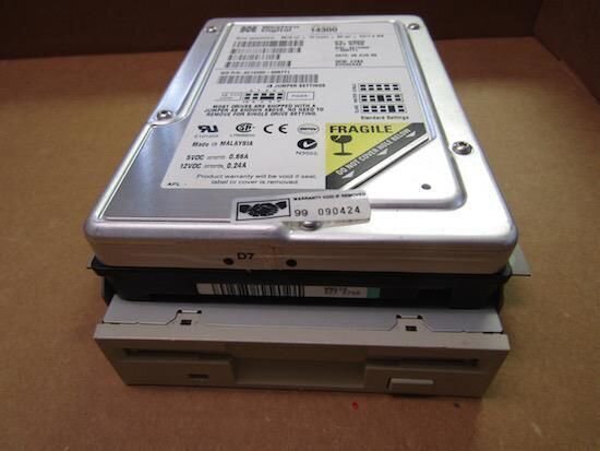 HARD DRIVE & FLOPPY DRIVE 4 GB FOR ADVANTECH AWS-8500T