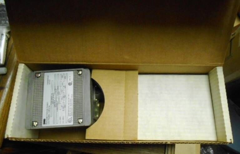 Barksdale T2H-H602-A Temperature Switches New open box