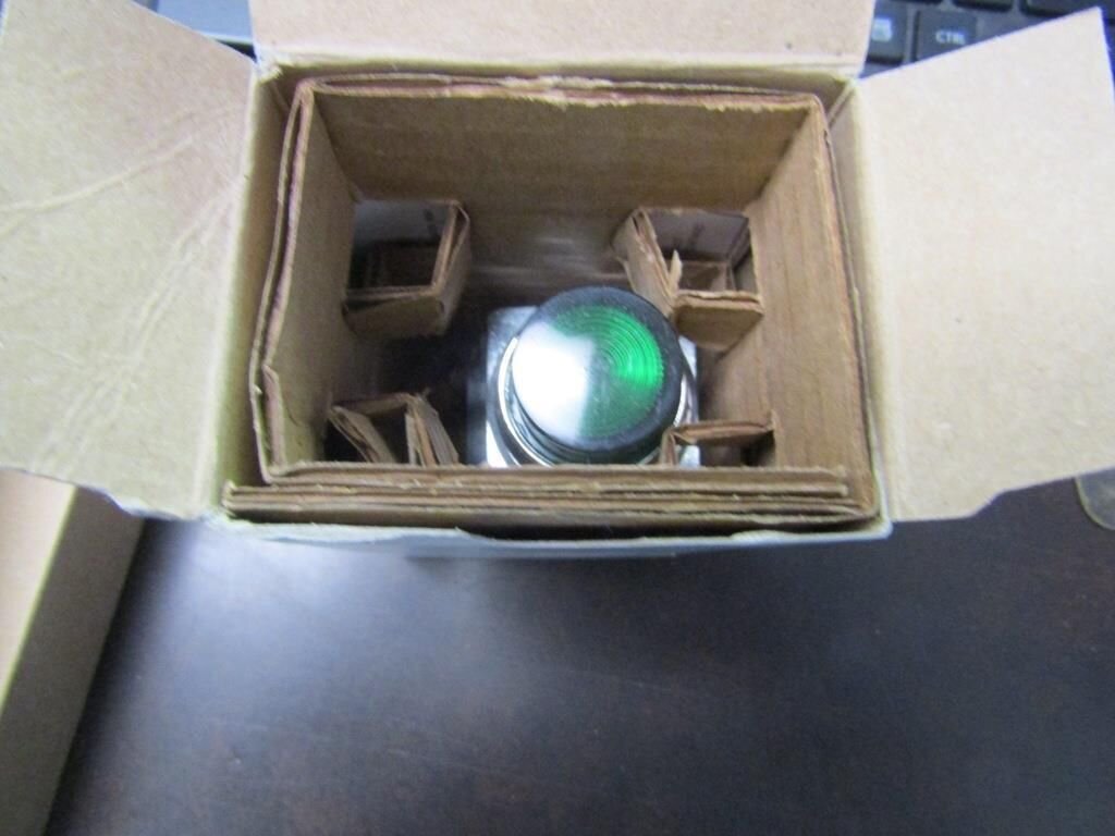 Siemens - 52PL4E3XB - 120V LED FV Green Pilot Light, oil tight, nema 12,4