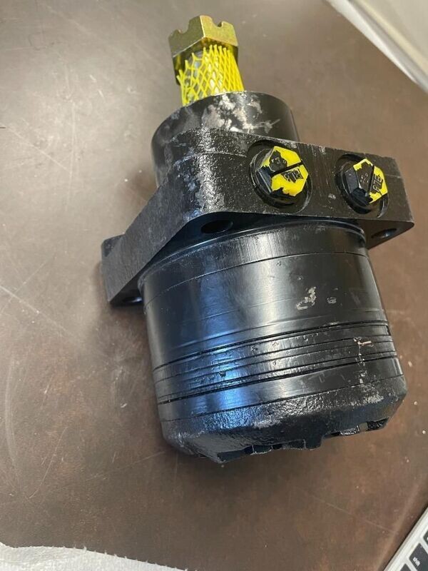 JLG 1001199937 MOTOR, HYDRAULIC DRIVE
