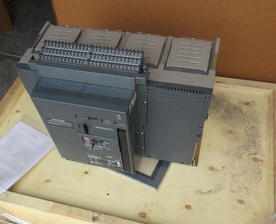 GE GL30MY ENTELLIGUARD G LOW VOLTAGE DC SWITCH 3000A FRAME 4-POLE 1000 VOLTS DC