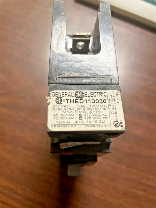 GE THED113030 CIRCUIT BREAKER