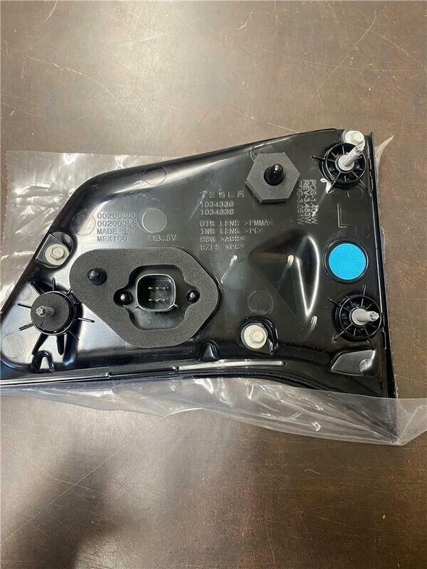 TESLA MODEL X TRUNK TAIL LIGHT 1034336-00-A 103433600A LEFT HAND,