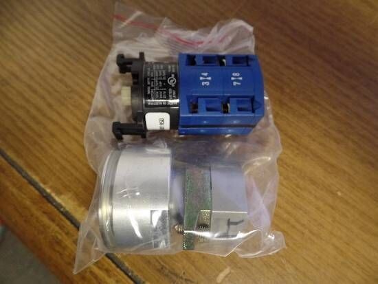 EAO 7040950E28KN MOUNTING FLANGE & KRAUS D809 E20385 ROTARY SWITCH NEW
