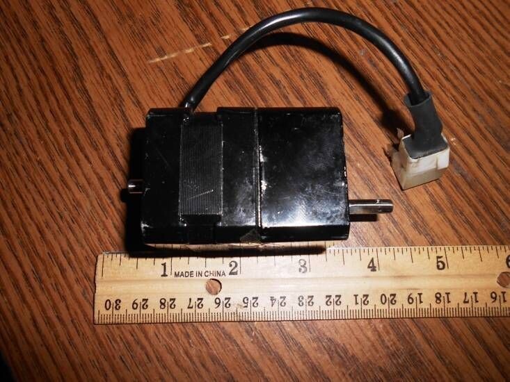 AUTOMATION UNLIMITED 35001-252 STEPPING MOTOR WITH 2 SHAFTS USED