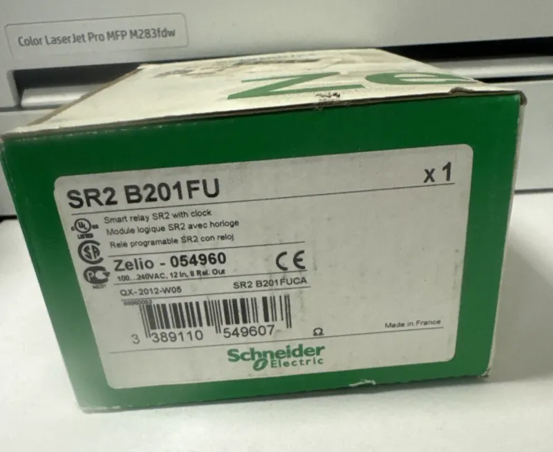 NEW SCHNEIDER SR2B201FU/SR2B201FU SMART RELAY SR2 WITH CLOCK