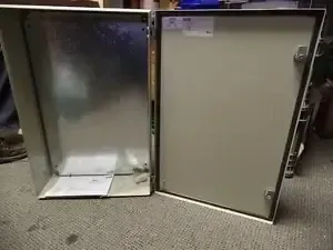 HOFFMAN GSD604020GP2 AEGIS HINGED COVER ENLCOSURE 23.62 HOFFMAN GSD604020GP2 AEGIS HINGED COVER ENLCOSURE 23.62" x 15.75" x 7.87" NEW