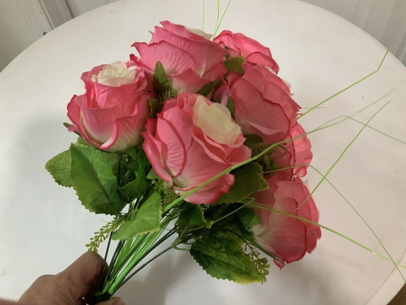 Satin Rose Bouquet w/Grnry x12 -CR/PK
