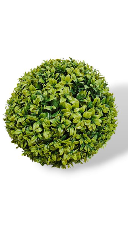 Medium Grass Boxwood Ball - 14”