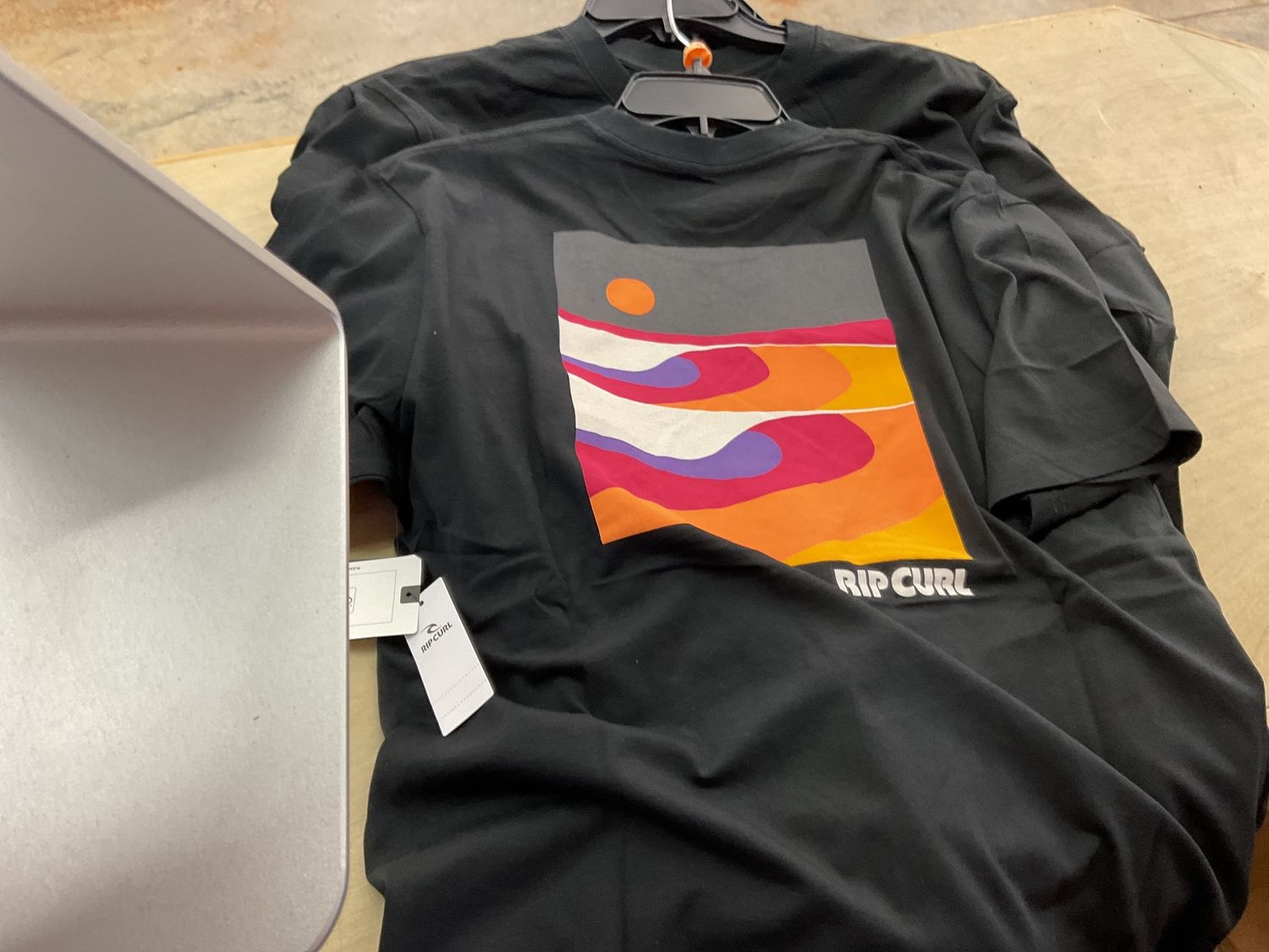 RIP CURL SURF REVIVAL LINED UP TEE BLACK