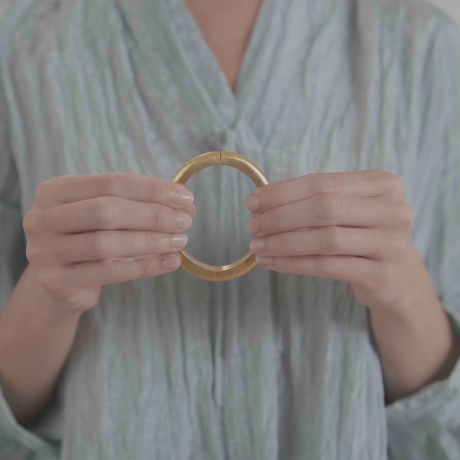 JULIE VOS CATALINA HINGE BANGLE