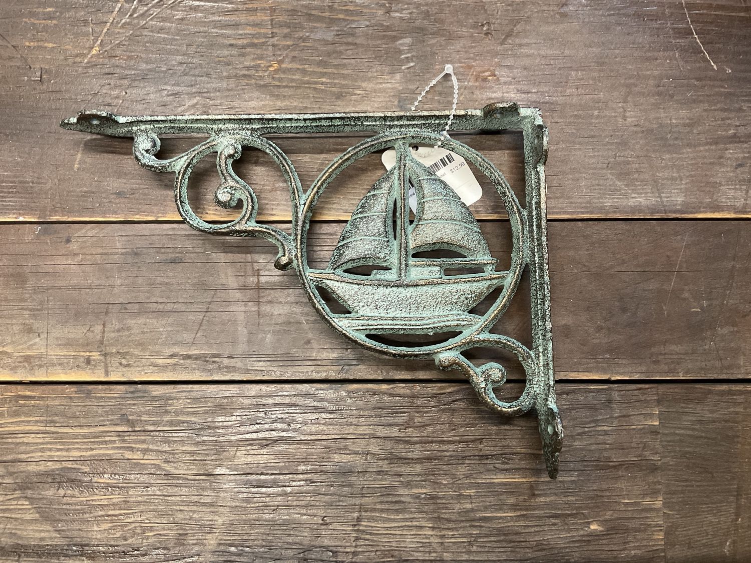 Metal sailboat shelf bracket