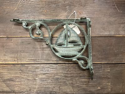 Metal sailboat shelf bracket