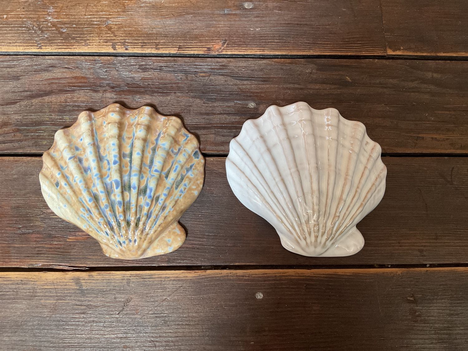 SCALLOP SHELL DISH, CERAMIC, NEUTRALS