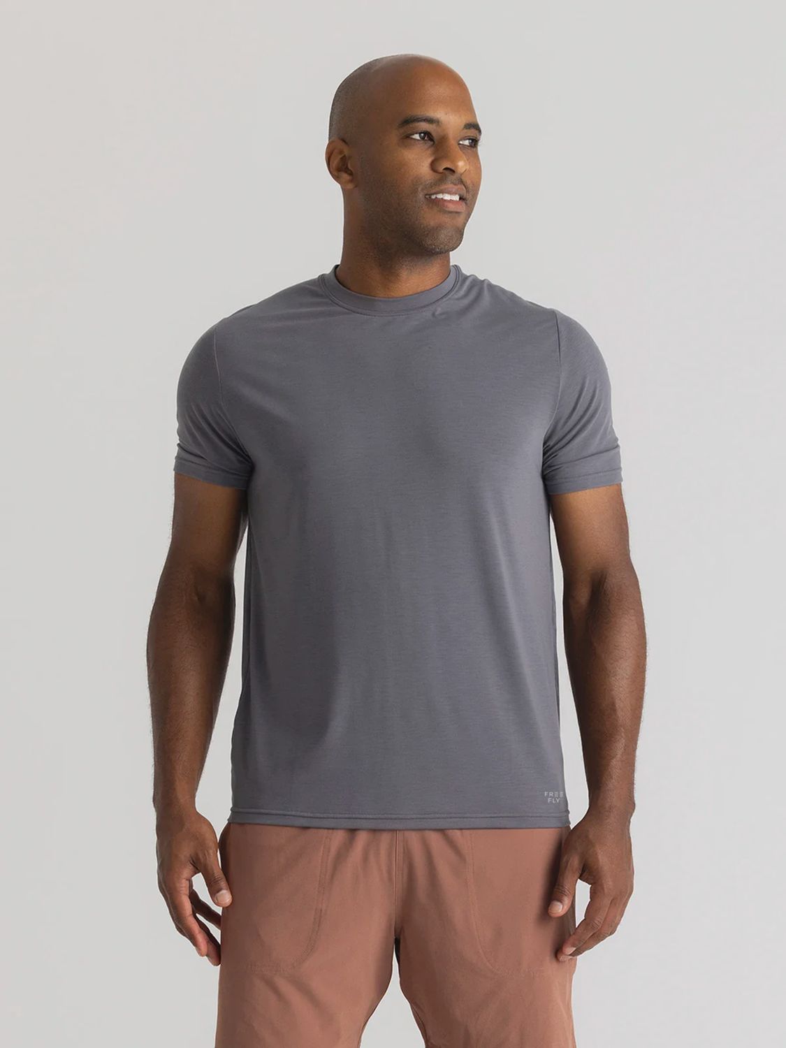 FREE FLY MEN’S ELEVATE LIGHTWEIGHT TEE, Color: SMOKE, Size: S