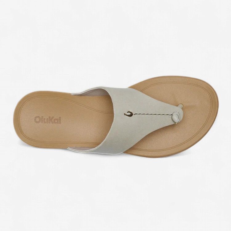 OLUKAI HO'OPIO MELE TAPA / WARM SAND