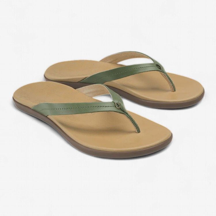 OLUKAI HONU W GREEN OLIVE/GOLDEN SAND