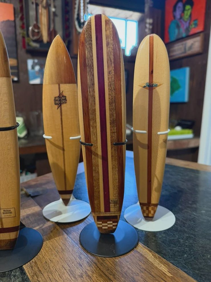 MAKAU MAKERS CLASSIC WOODEN SURFBOARD ON STAND 10”