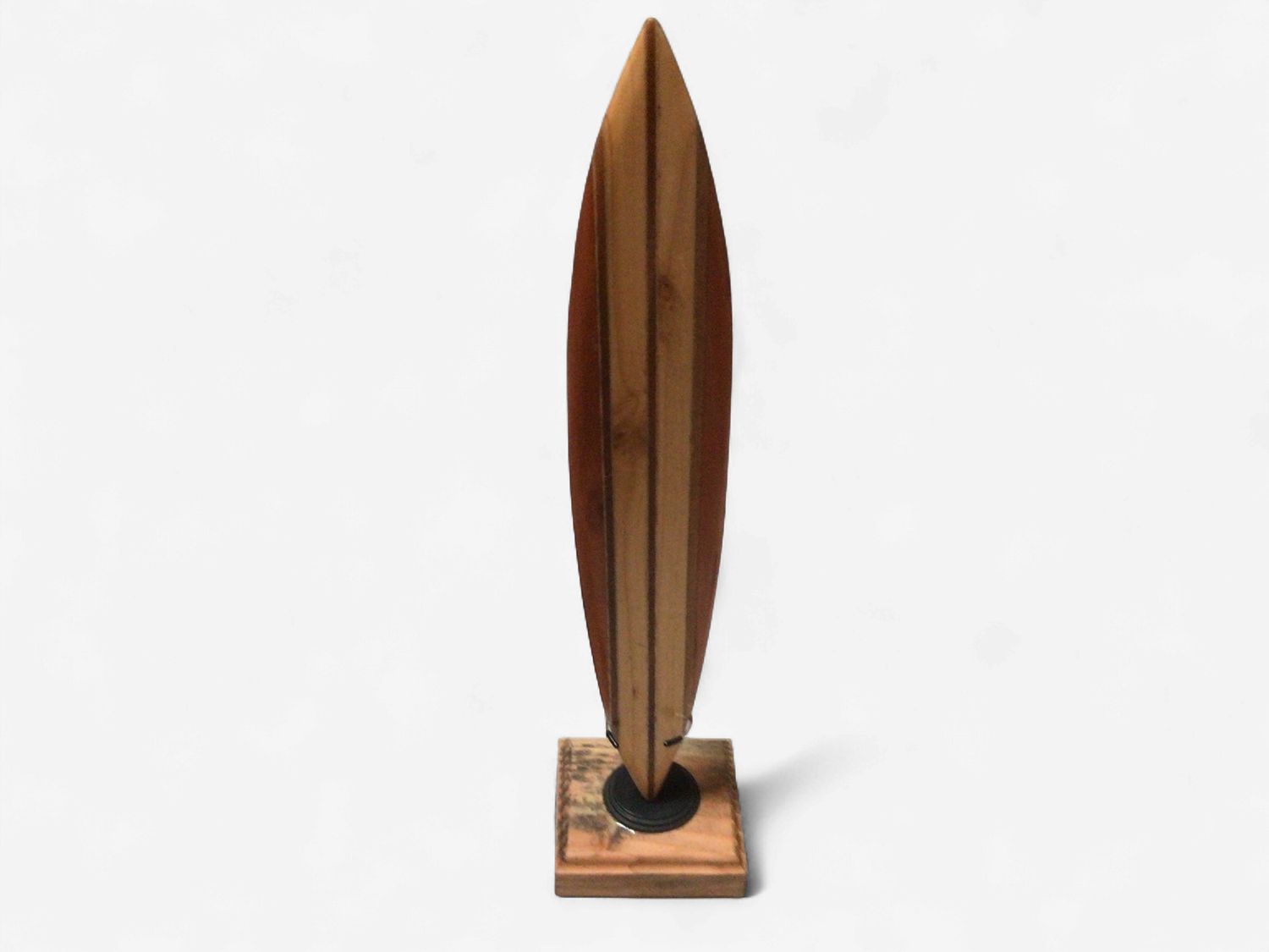 MAKAU MAKERS CLASSIC SURFBOARD ON STAND 16”