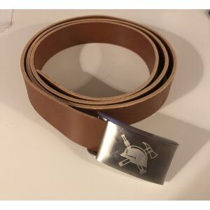 Cognacfarvet bælte med lyst brandlogo