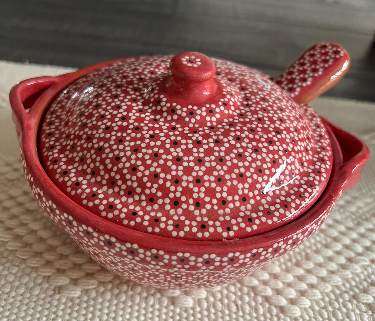 Cazuela salsera  roja con cuchara