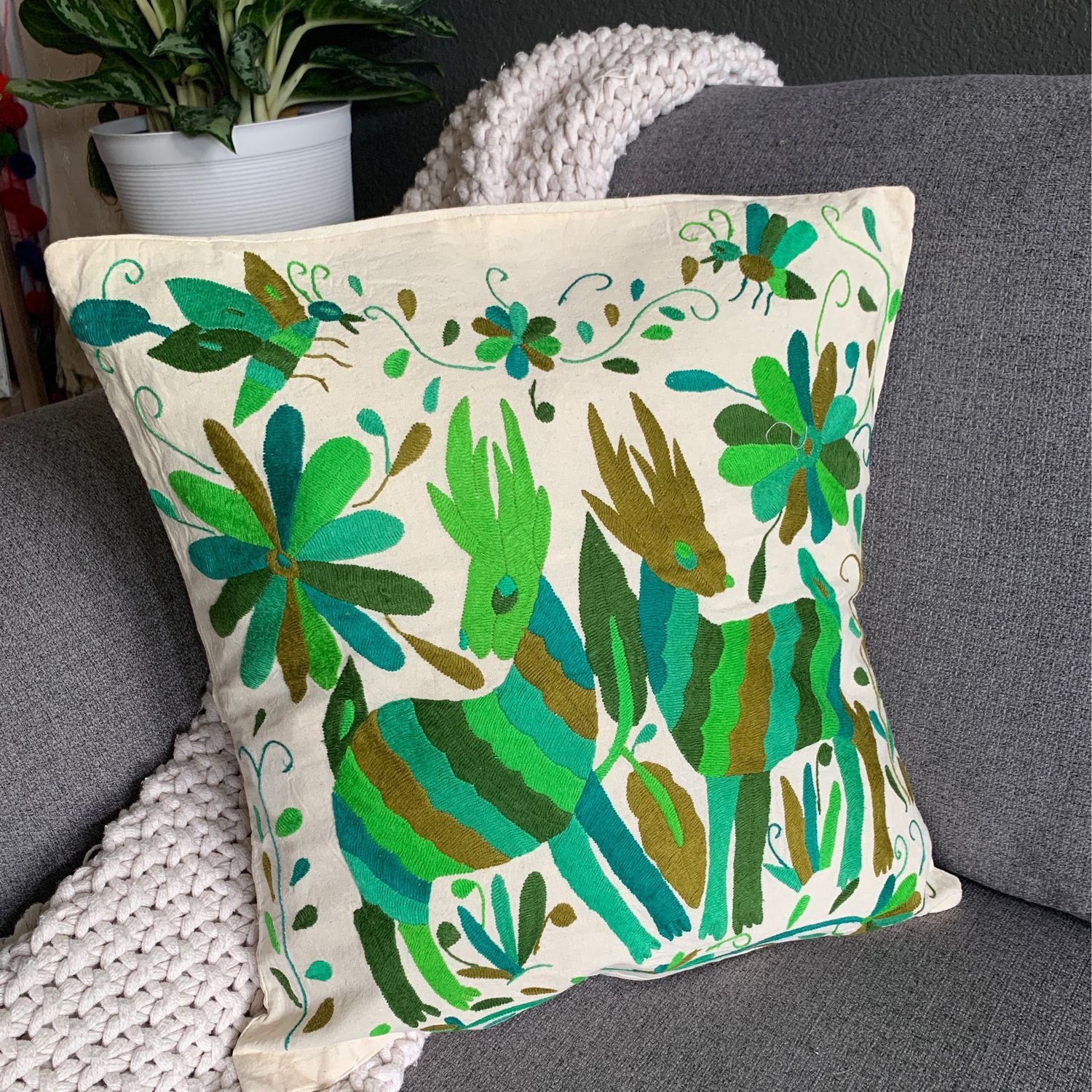 Cojín  Tenango, Otomi color verde venado