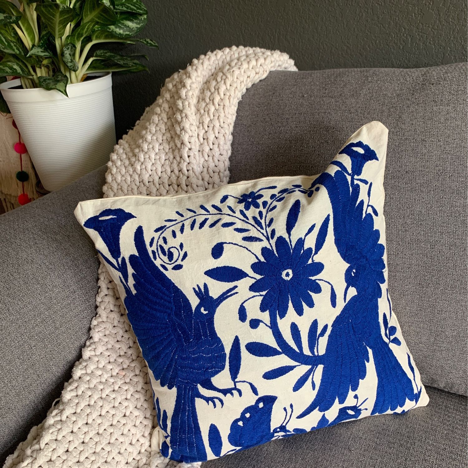 Cojín  Tenango, Otomi color azul rey 