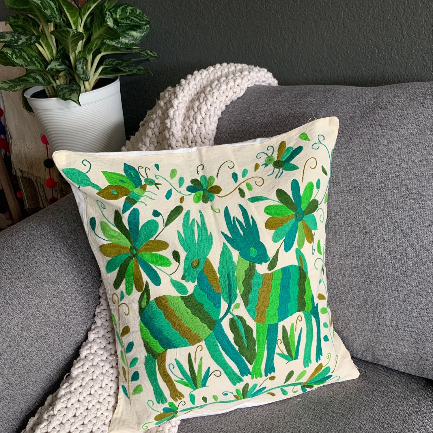 Cojín  Tenango, Otomi color verde venado