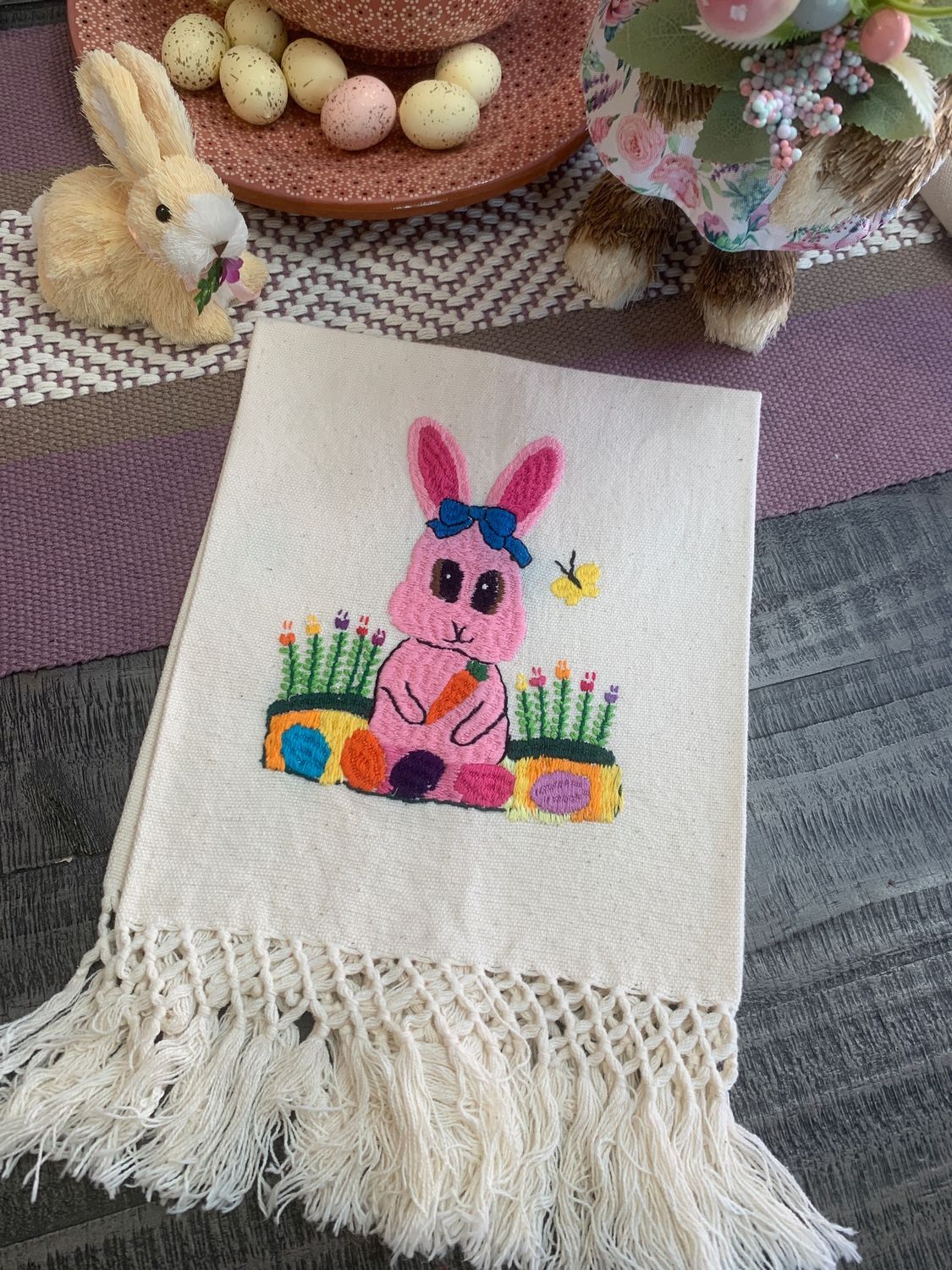 Servilleta con historia bordada Easter 