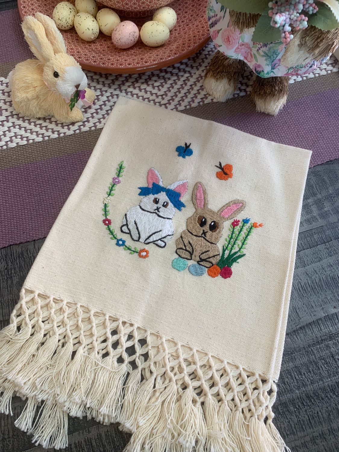 Servilleta con historia bordada Easter 