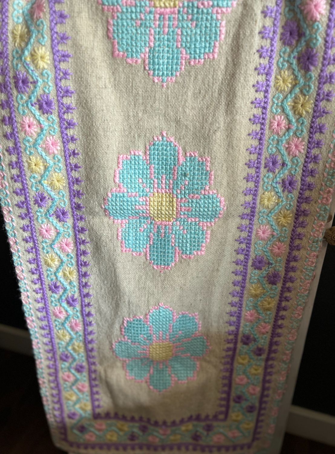 Camino de mesa Mazahua flores multicolor pastel