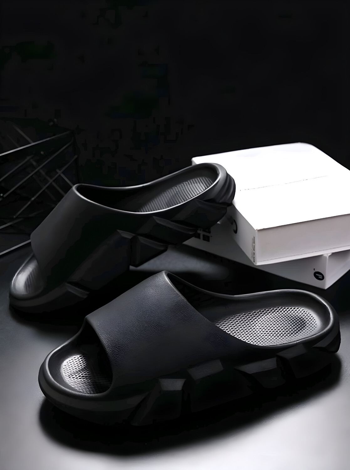 Men&#39;s minimalist slides