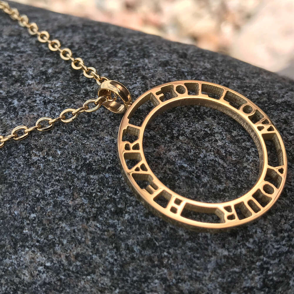 FOLLOW YOUR HEART Gold necklace