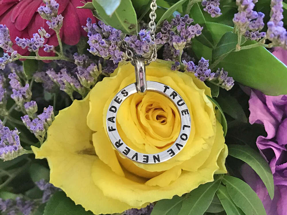 TRUE LOVE NEVER FADES Steel necklace