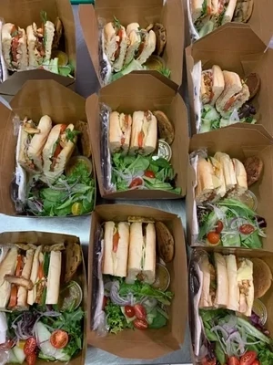 SALADS (Choose the filling)