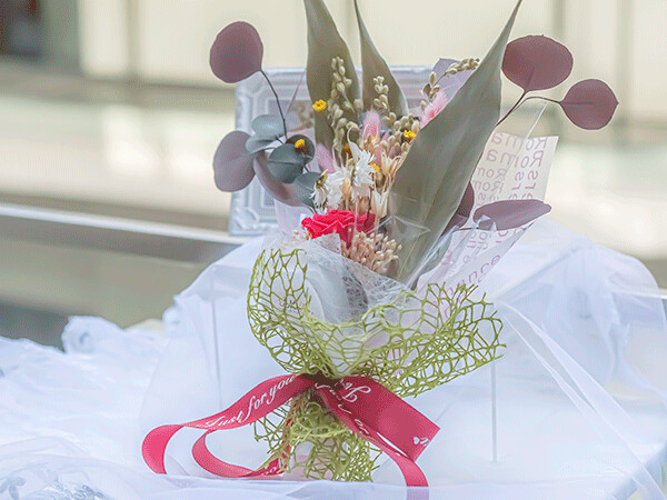 PETITE SIZE HAND BOUQUET - ROSE PETITE SIZE HAND BOUQUET - ROSE