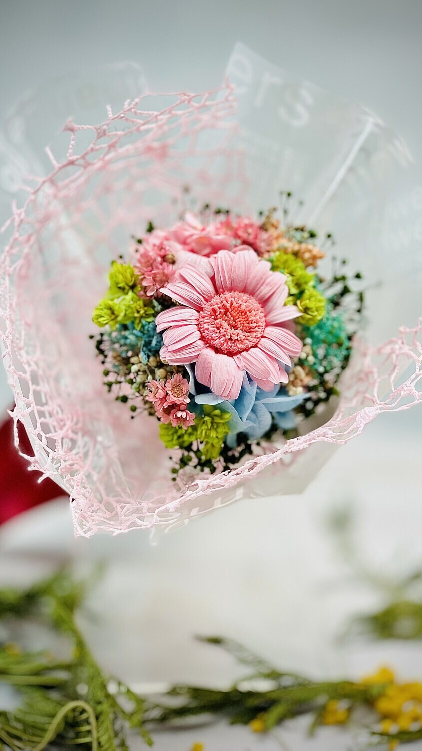 Petite size Hand Bouquet - GERBERA, Color of Gerbera: Baby Pink