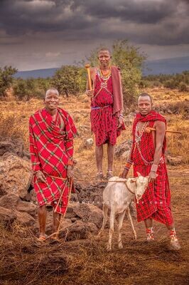 Maasai-Group_D855718