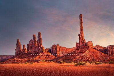 Totem Pole Monument, Monument Valley, Utah, NZ98512
