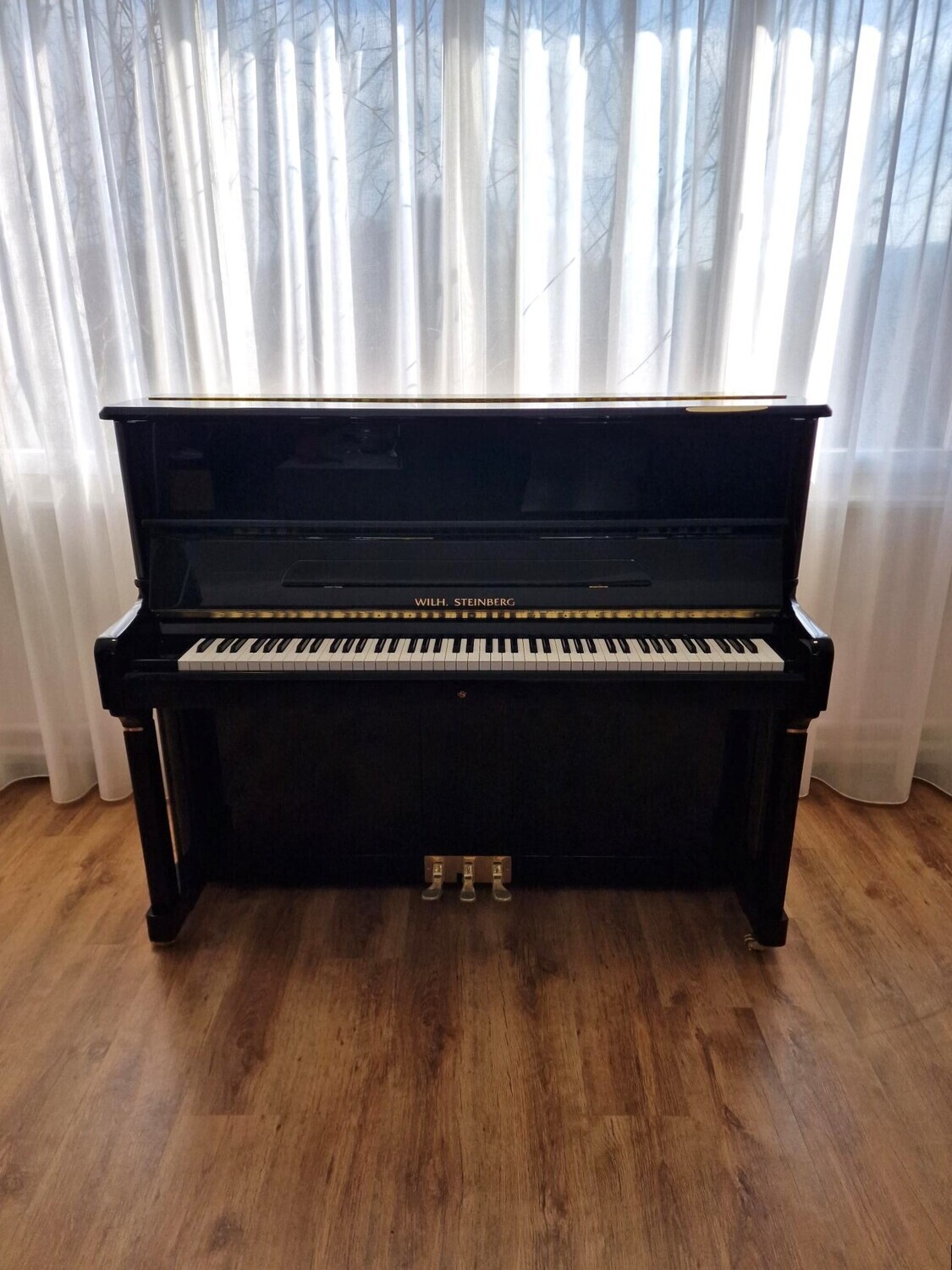 Klavier Wilh. Steinberg P-125E, frisch eingetroffen, Messing-Applikationen Klavier Wilh. Steinberg P-125E, frisch eingetroffen, Messing-Applikationen