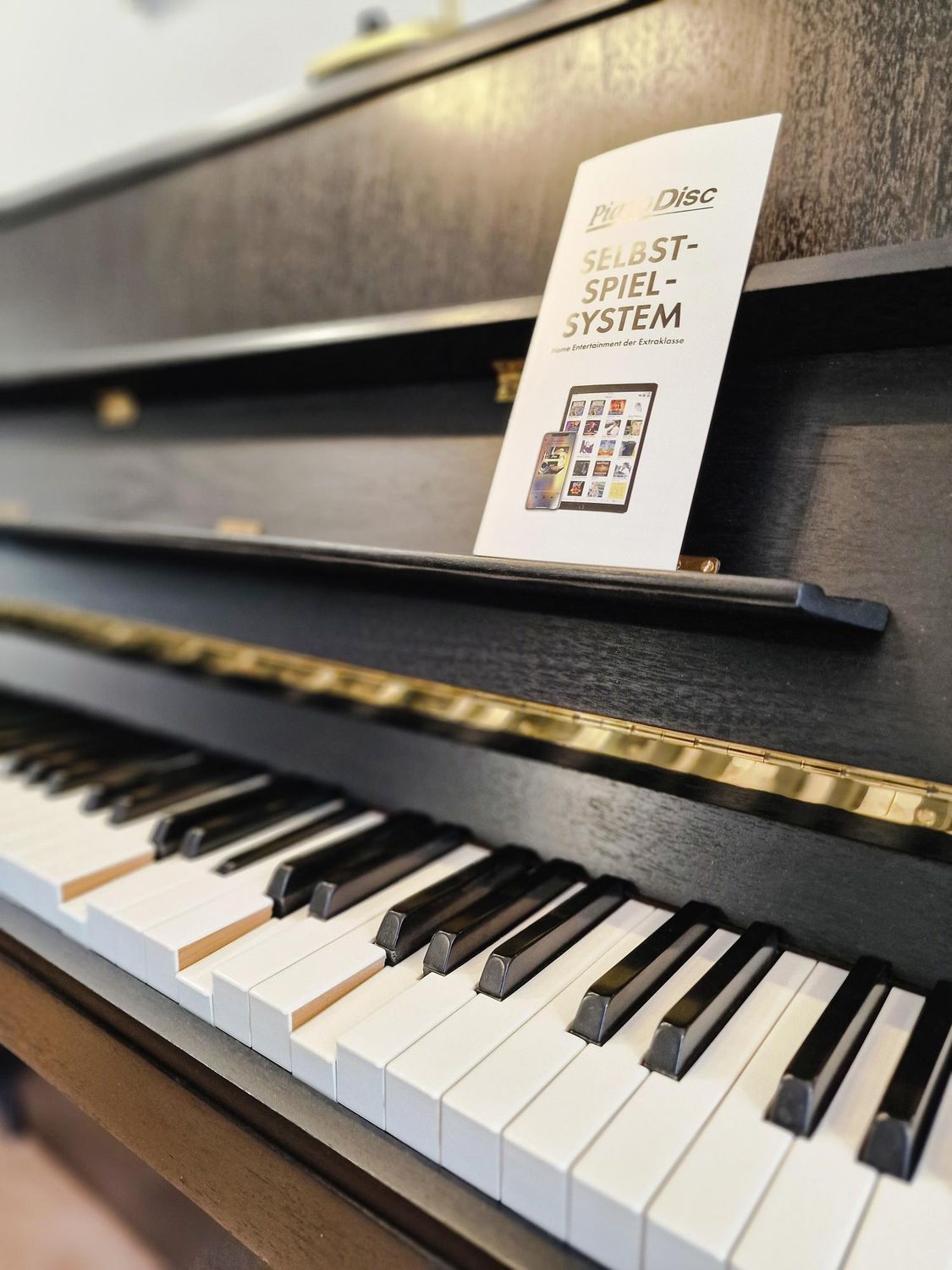 Klavier Sabel 120 mit CLAVERTI Mechanik &amp; Selbstspielsystem Prodigy II von PianoDisc